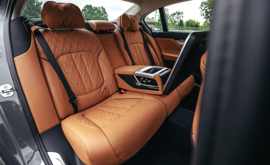 Интерьер BMW 750i xDrive (G11) 2019 года  (NA) (фото 3 из 40)